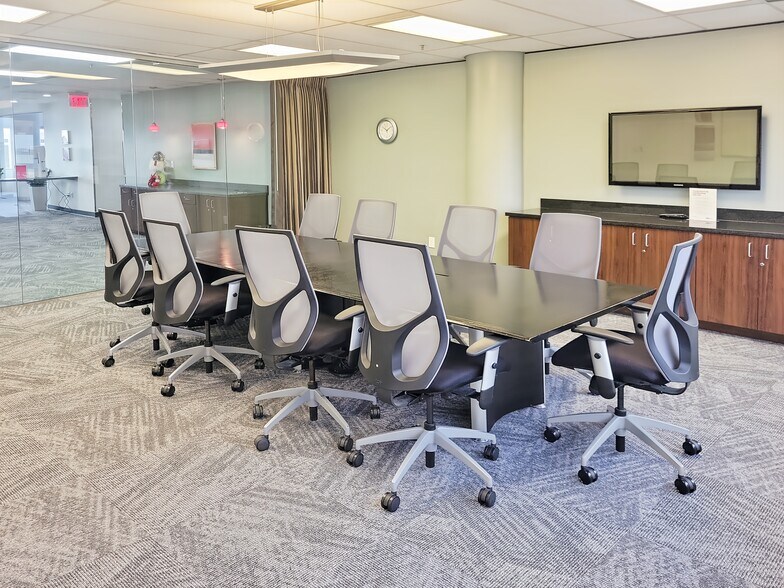 More Photos Of 5050 Quorum Dr, Dallas Coworking Space