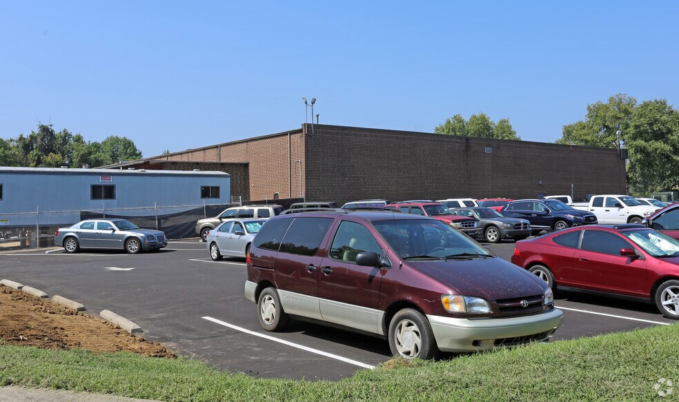 More Photos Of 7615 Boeing Dr, Greensboro Warehouse For Lease