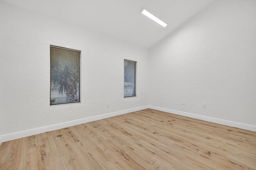 More Photos Of 5235 Ramsey Way, Fort Myers Office For Sale