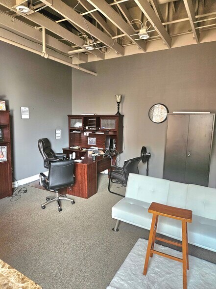 More Photos Of 315 W Solomon St, Griffin Office For Sale