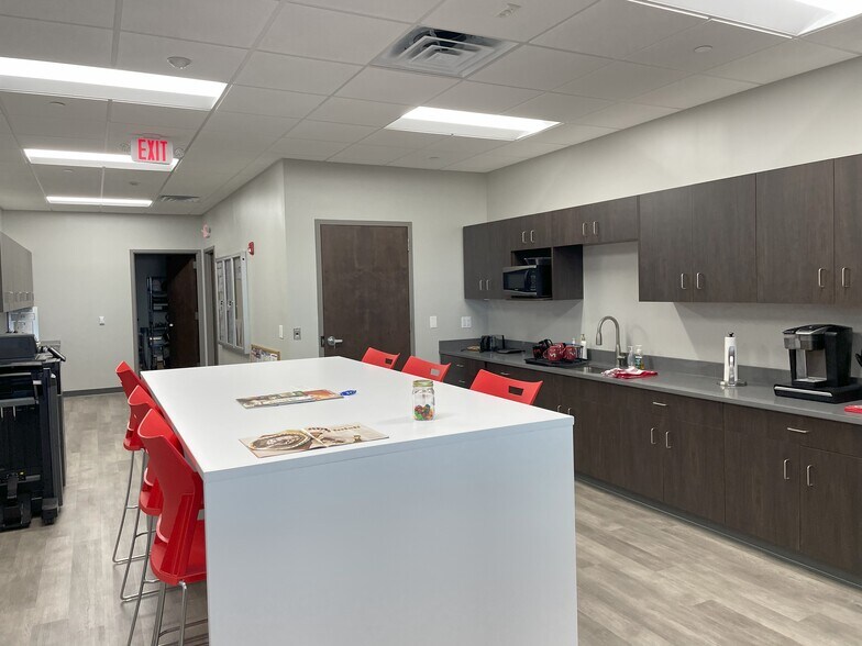 More Photos Of 5053 Ritter Rd, Mechanicsburg Office For Lease