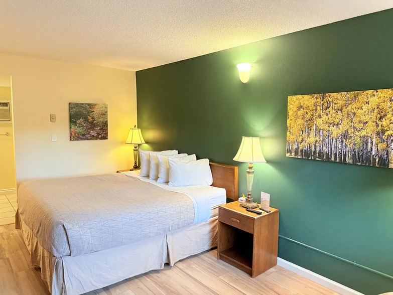 More Photos Of 1450 Ashland St, Ashland Hotel For Sale