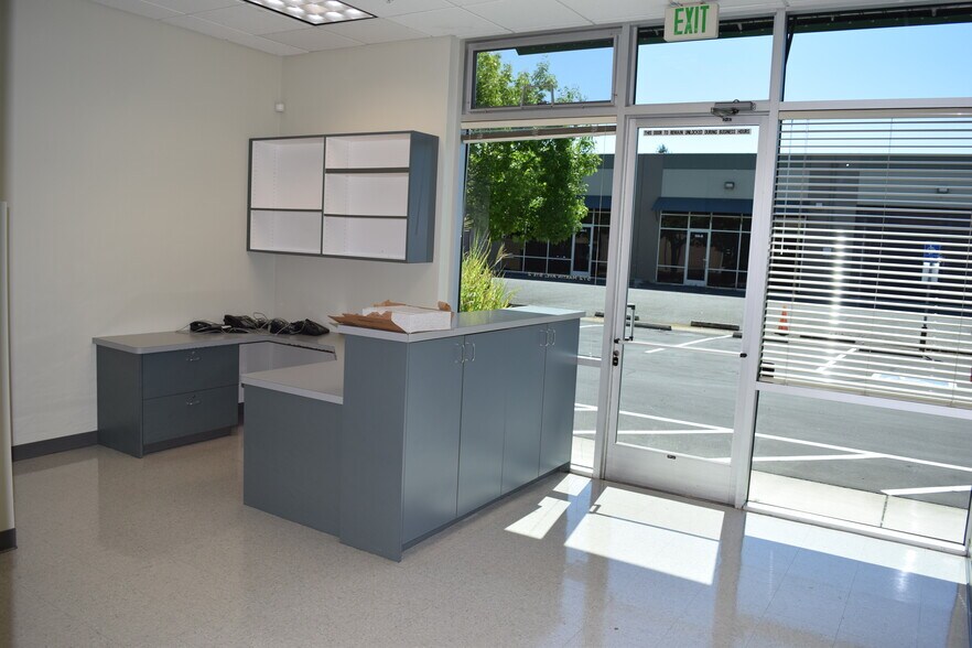 More Photos Of 572 Martin Ave, Rohnert Park Flex For Lease