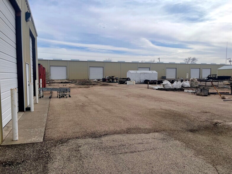 More Photos Of 715 W 81st St, Odessa Warehouse For Sale