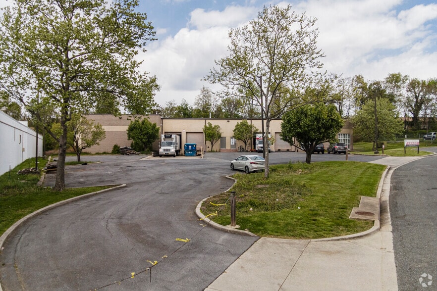 More Photos Of 5200 Lawrence Pl, Hyattsville Warehouse For Lease