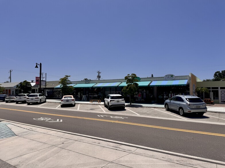 More Photos Of 452 W Dearborn St, Englewood Storefront For Lease