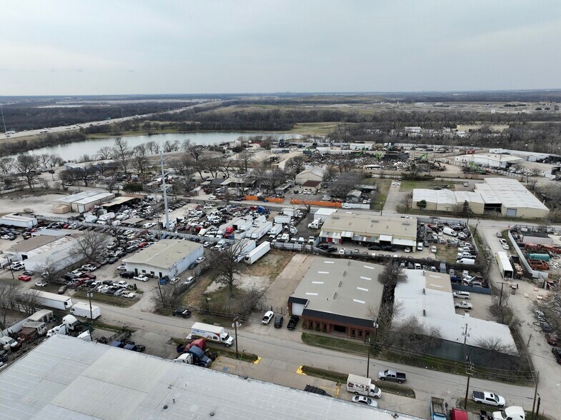 More Photos Of 2119 Quincy St, Dallas Warehouse For Lease