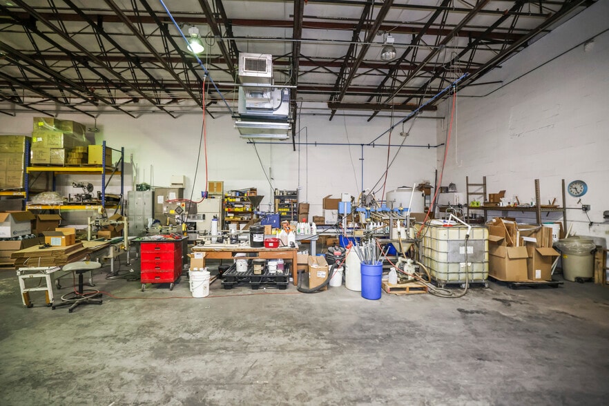 More Photos Of 1555 Sunshine Dr, Clearwater Warehouse For Sale