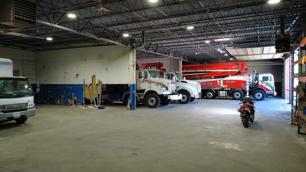 More Photos Of 28 Old Dock Rd, Yaphank Warehouse For Sale