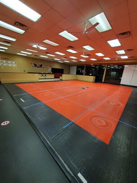 More Photos Of 885-893 Hempstead Tpke, Franklin Square Storefront For Lease