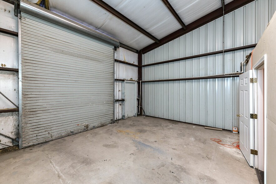 More Photos Of 1262 Eastgate Rd, Midlothian Warehouse For Sale