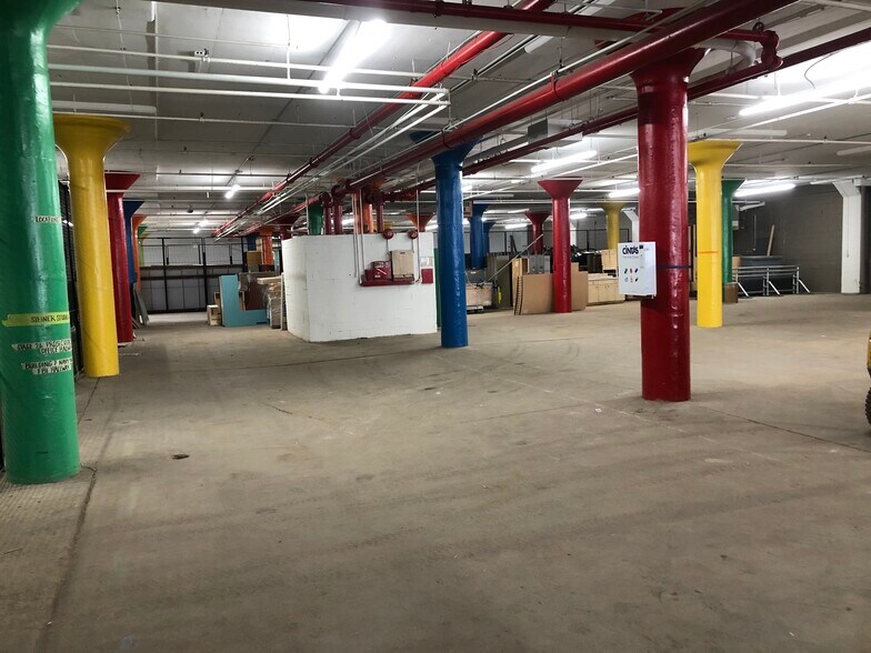 More Photos Of 53-06 Grand Ave, Maspeth Warehouse For Lease