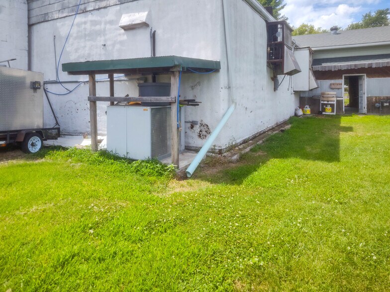 More Photos Of 445 W Maple St, Slater General Retail For Sale