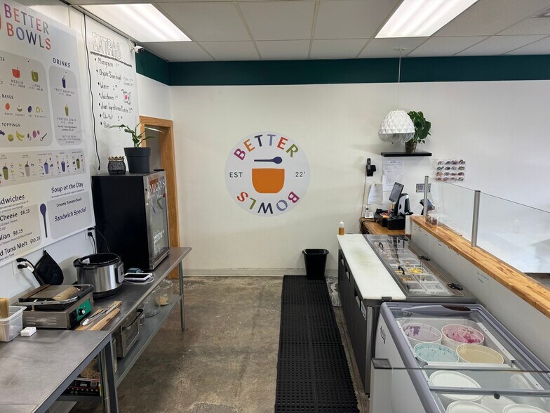 More Photos Of 902-908 S Growers Grove Blvd, Payson Storefront For Lease