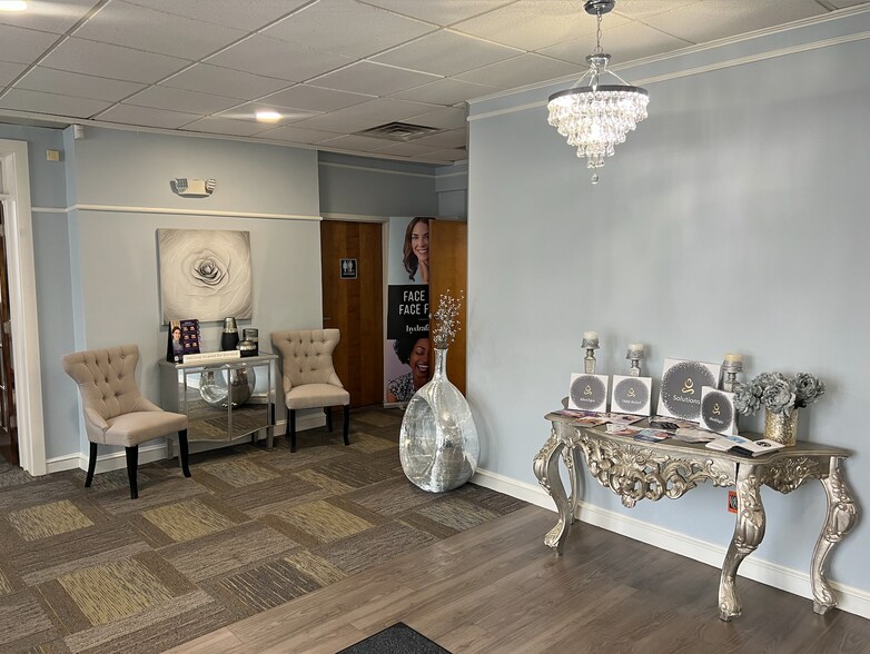 More Photos Of 1810 Erie Blvd E, Syracuse Office For Sale