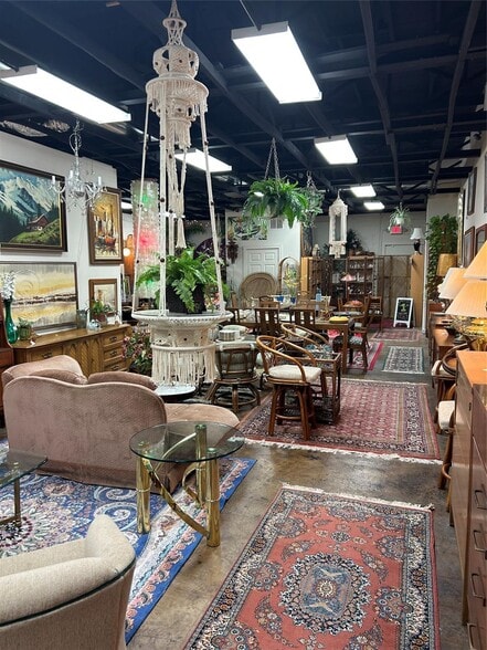 More Photos Of 347-349 N Cherry Ln, Fort Worth General Retail For Sale