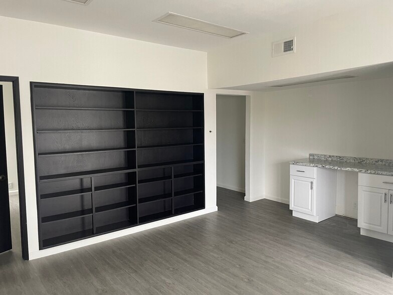 More Photos Of 9549 Kenwood Dr, Spring Valley Office Residential For Sale