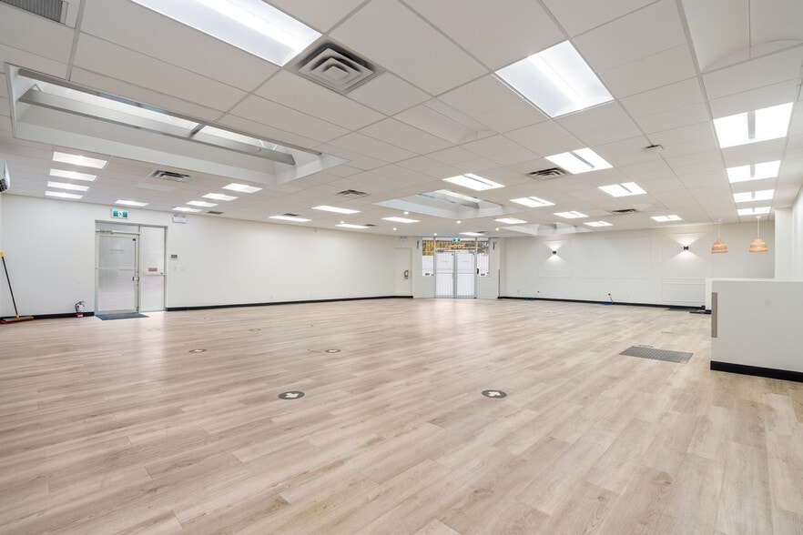More Photos Of 20043 40A Av, Langley Storefront Retail Residential For Lease