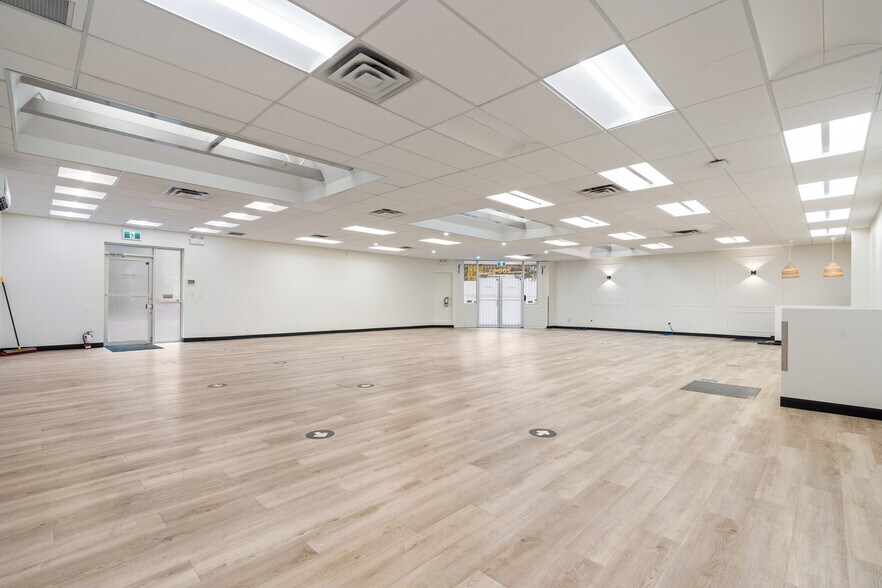 More Photos Of 20043 40A Av, Langley Storefront Retail Residential For Lease