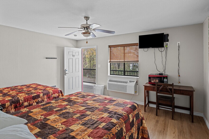 More Photos Of 3035 W Highway 154, Quitman Hotel For Sale