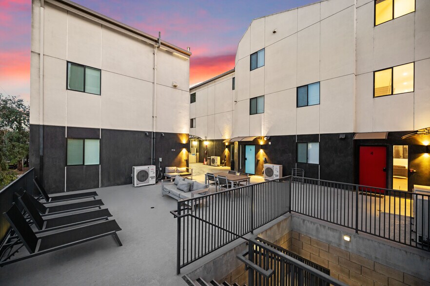 More Photos Of 2301 S Cloverdale Ave, Los Angeles Apartments For Sale
