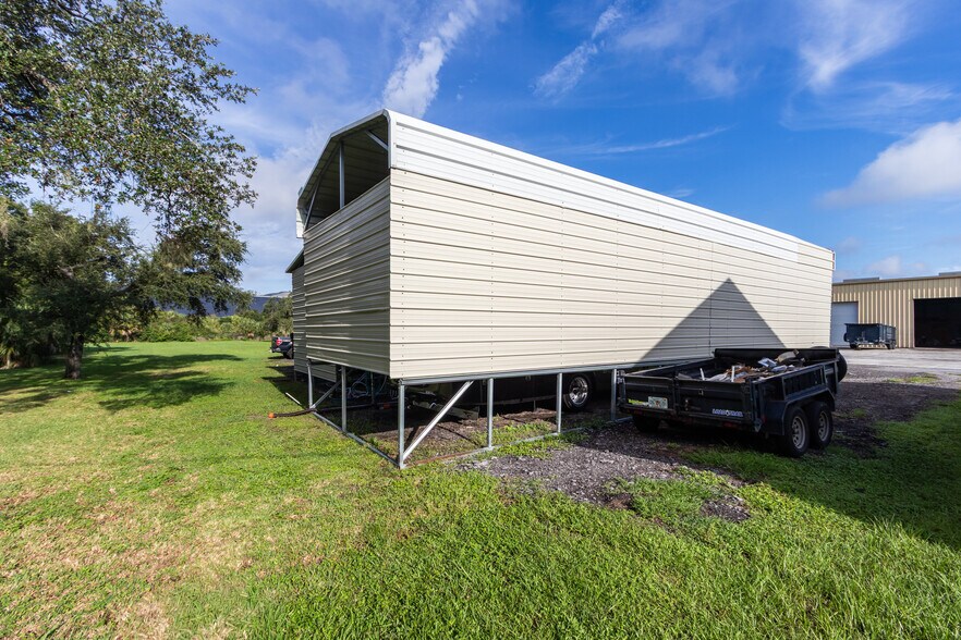 More Photos Of 6901 S 78th St, Riverview Warehouse For Lease
