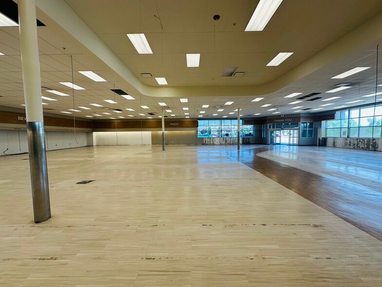 More Photos Of 728 SW 4th Ave, Ontario Drugstore For Lease