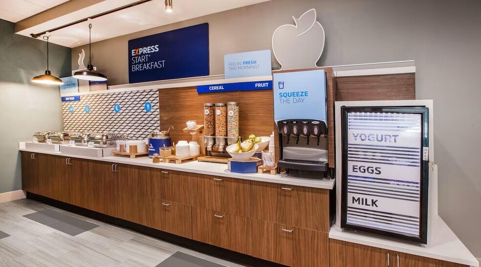 More Photos Of 639 S Canal St, Natchez Hotel For Sale