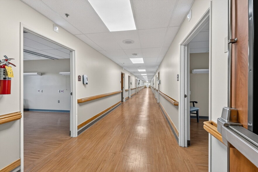 More Photos Of 106 Hospital Dr, Smithville Assisted Living For Sale