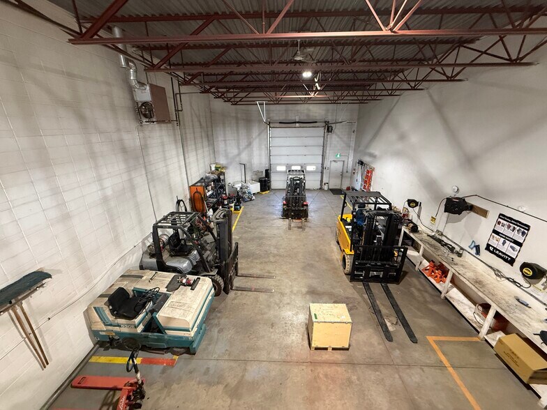 More Photos Of 2843 2 Av N, Lethbridge Flex For Lease
