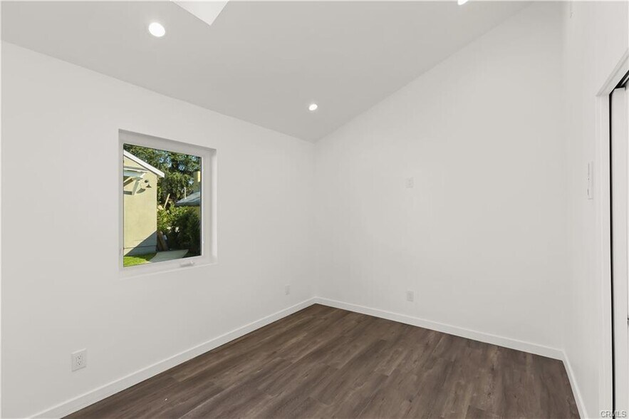 More Photos Of 552 N Cambridge St, Orange Multifamily For Sale
