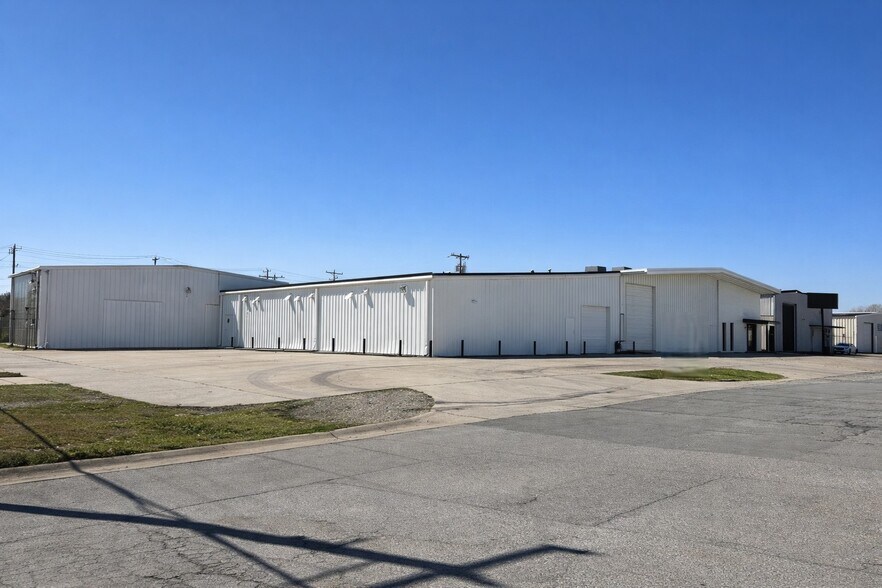 Primary Photo Of 2412 SW 14th St, Oklahoma City Manufacturing For Lease