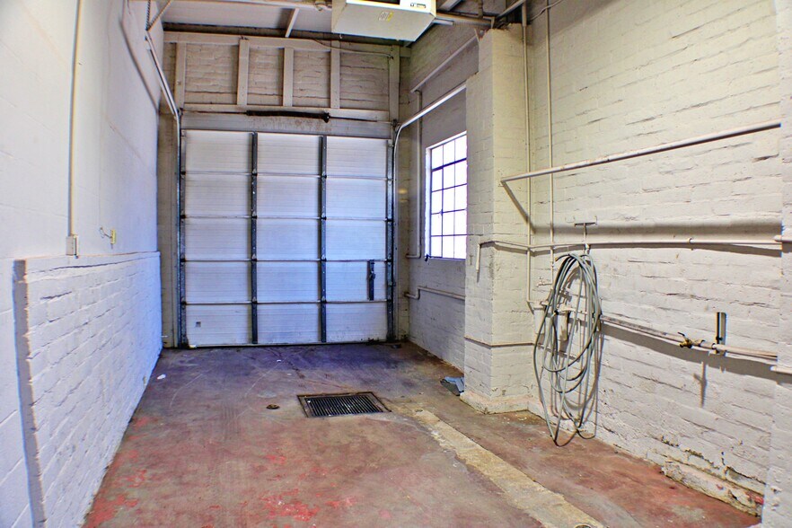 More Photos Of 1500 Wyoming Ave, El Paso Auto Repair For Lease