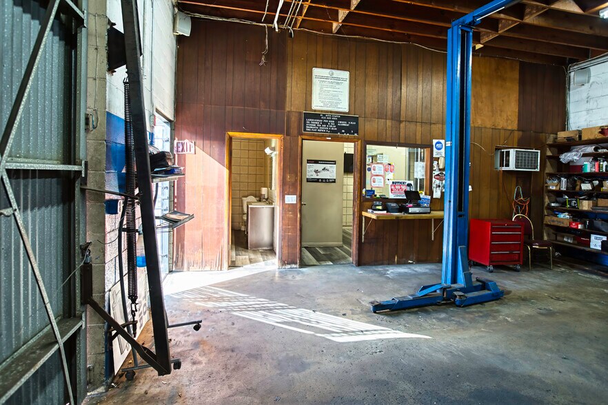 More Photos Of 590 N Lake Ave, Pasadena Auto Repair For Sale