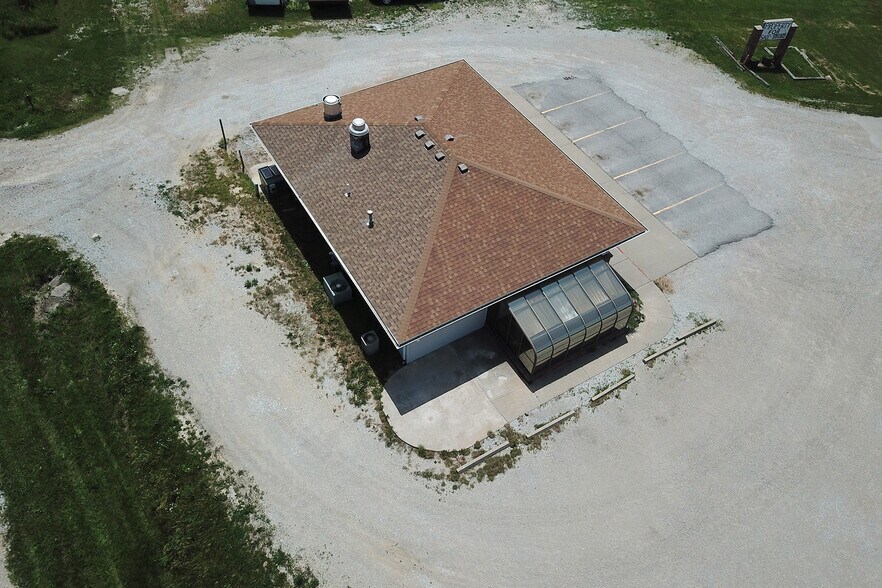 More Photos Of 472 12th St, Tecumseh General Retail For Sale