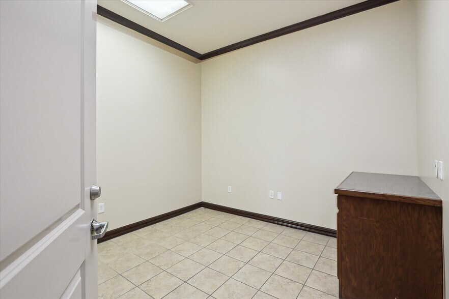 More Photos Of 3403 N Beach St, Fort Worth Medical For Sale