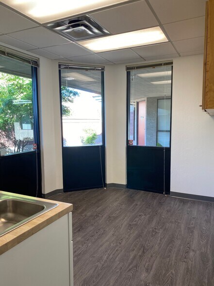 More Photos Of 5700 W Olive Ave, Glendale Medical For Lease