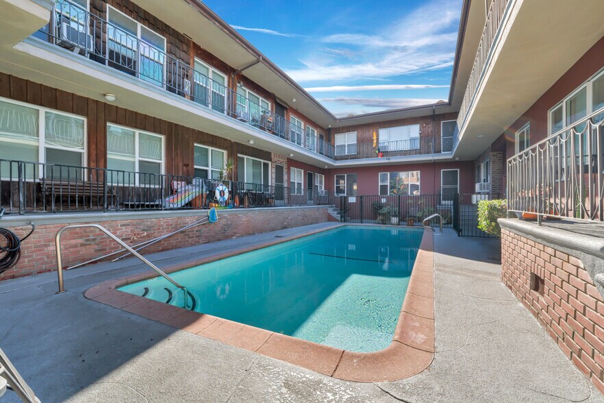 More Photos Of 7236 Fountain Ave, West Hollywood Apartments For Sale