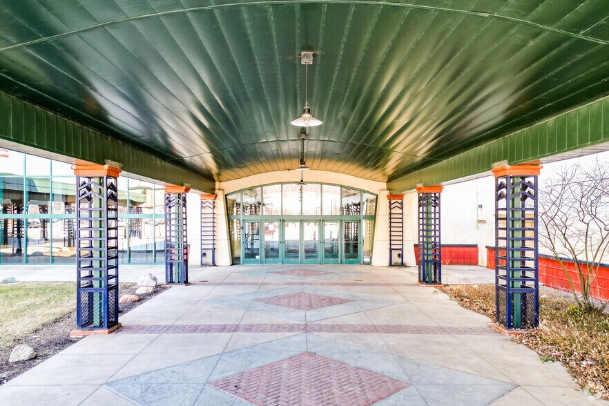 More Photos Of 3930 E Dupont Rd, Fort Wayne Movie Theatre For Sale