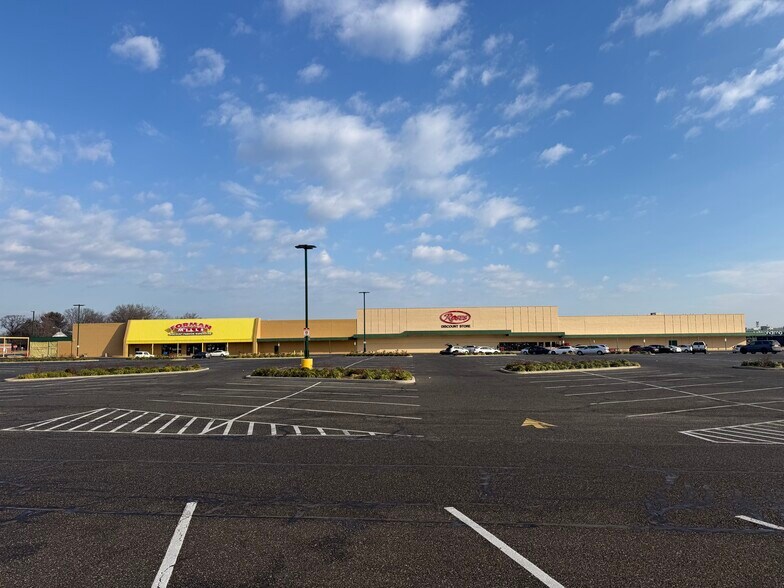 More Photos Of 7702-7794 Marlboro Pike, Forestville Unknown For Lease