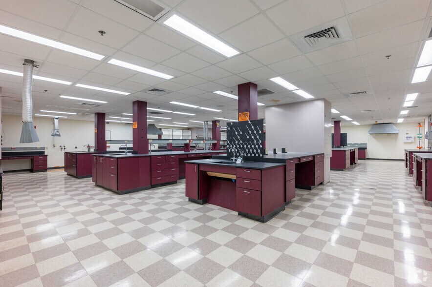 More Photos Of 71 Frankland Rd, Hopkinton Manufacturing For Lease