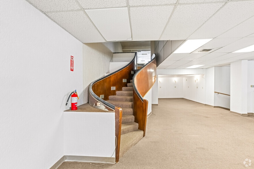 More Photos Of 523-533 4th St, Bremerton Storefront For Lease