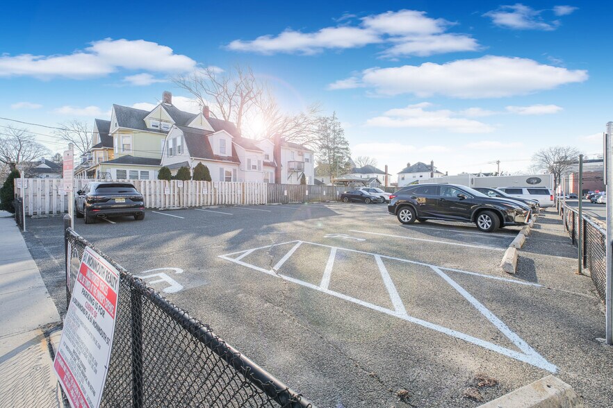 More Photos Of 6 Drummond Pl, Red Bank Office For Lease