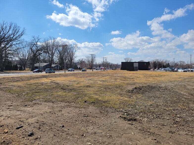 More Photos Of 2570 Middle, Bettendorf General Retail For Sale