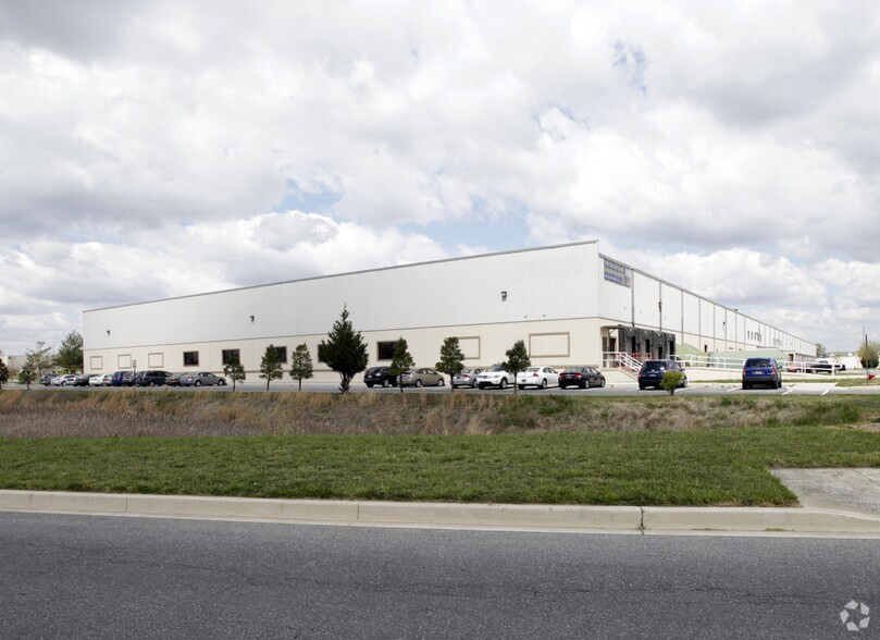 More Photos Of 35 Commerce Way, Dover Warehouse For Lease