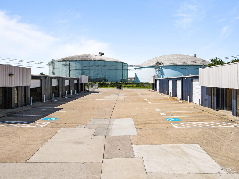 More Photos Of 1500 Brittmoore Rd, Houston Warehouse For Lease