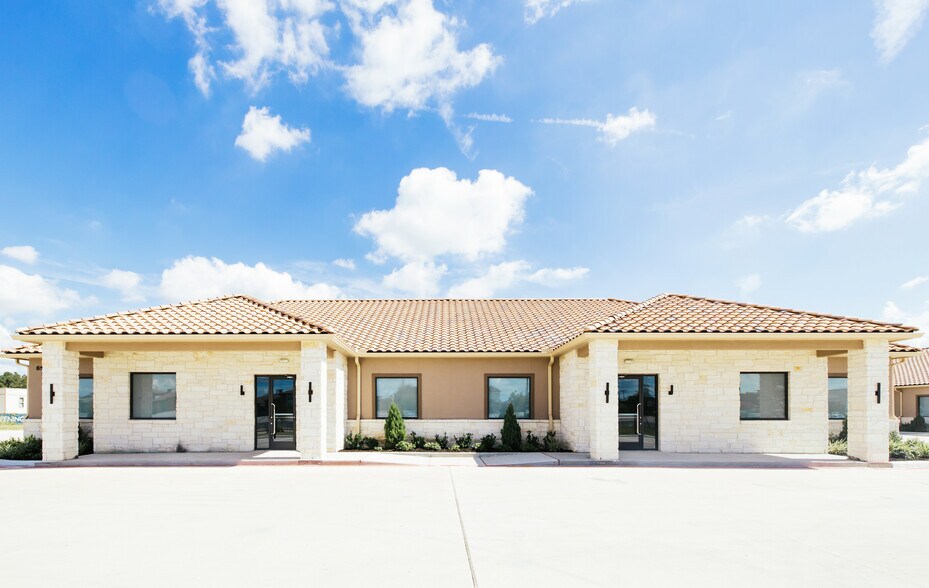 More Photos Of 8525 N Sam Houston Pkwy E, Humble Unknown For Lease