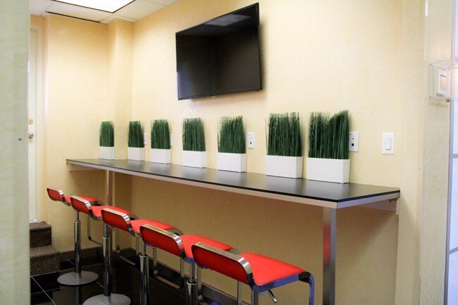 More Photos Of 31 W 34th St, New York Coworking Space