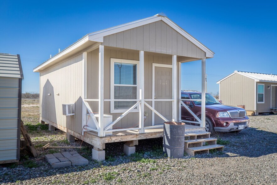 More Photos Of 158 Co Road 404, Pecos Apartments For Sale