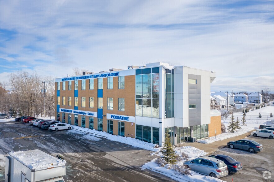 More Photos Of 3333 Av 100e, Laval Medical For Lease